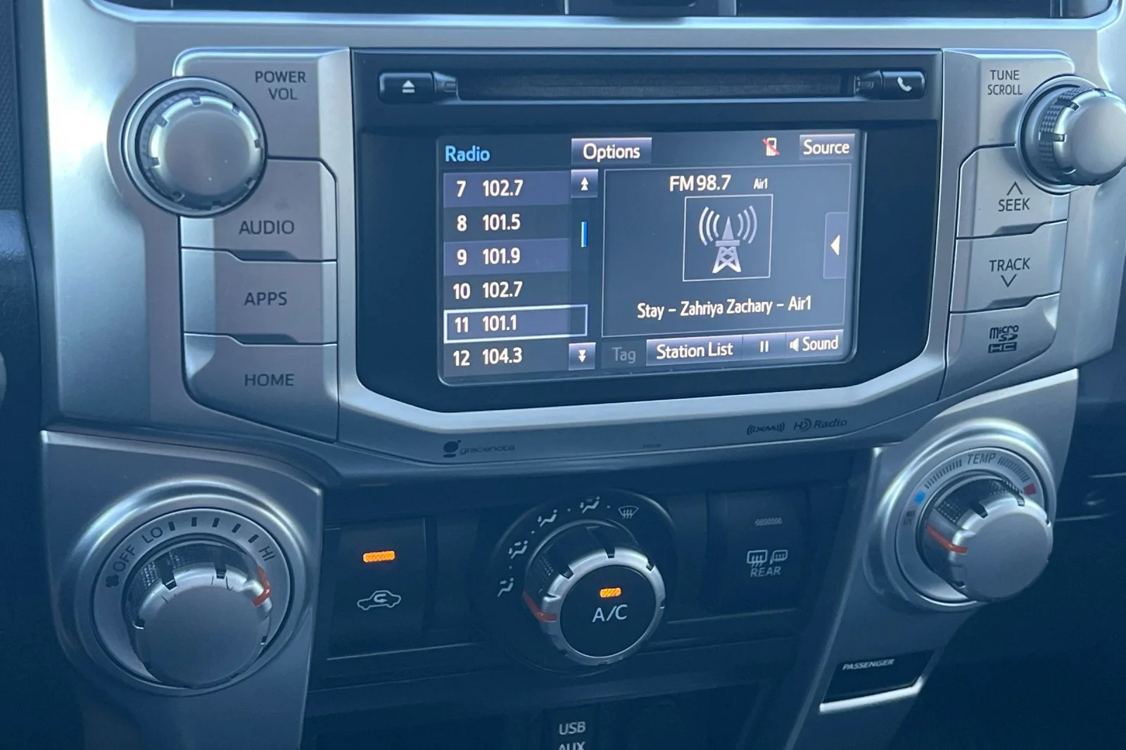 Used 2018 Super White Toyota SR5 Premium image 19