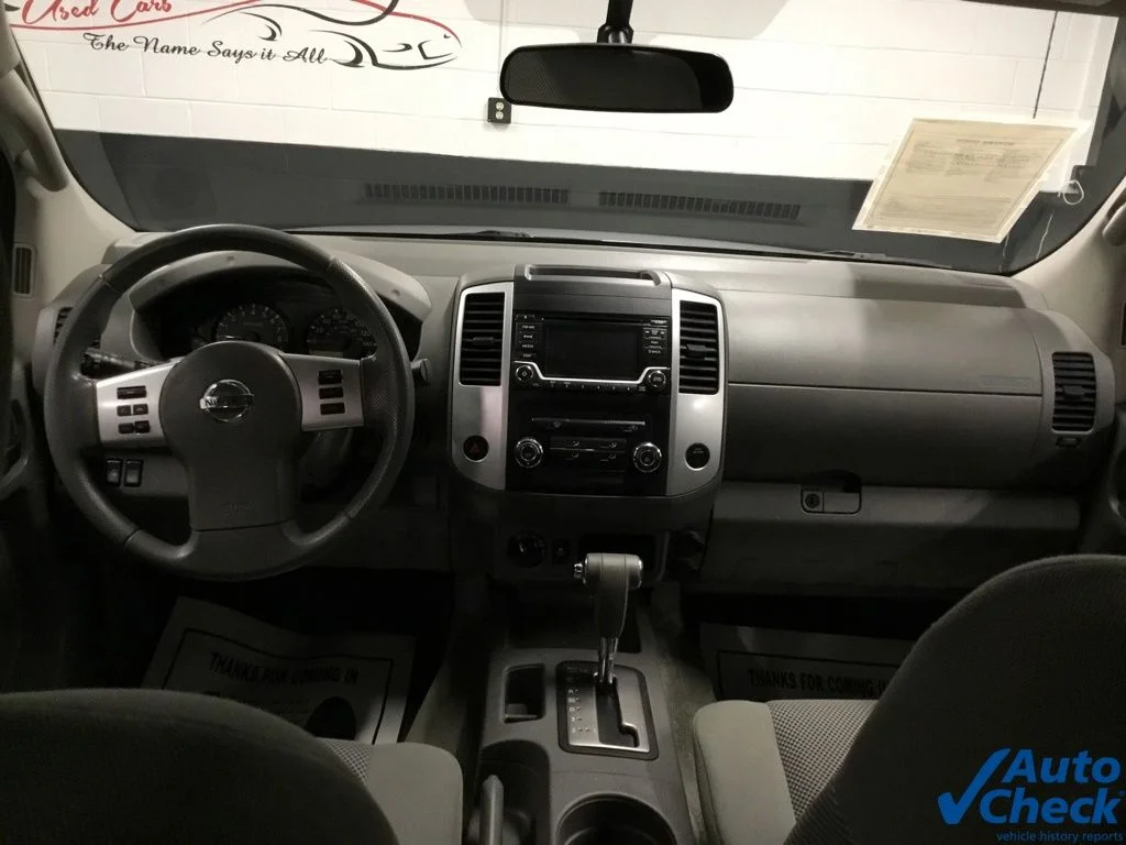 Used 2015 Silver Nissan SV image 25