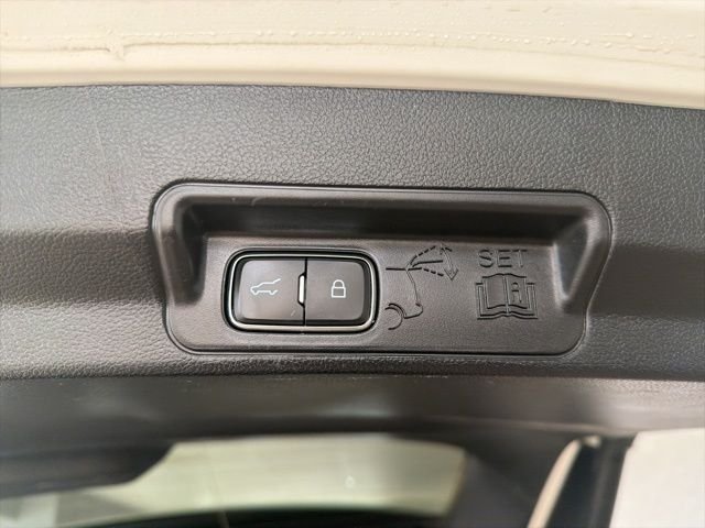 Used 2022 White Ford XLT image 8