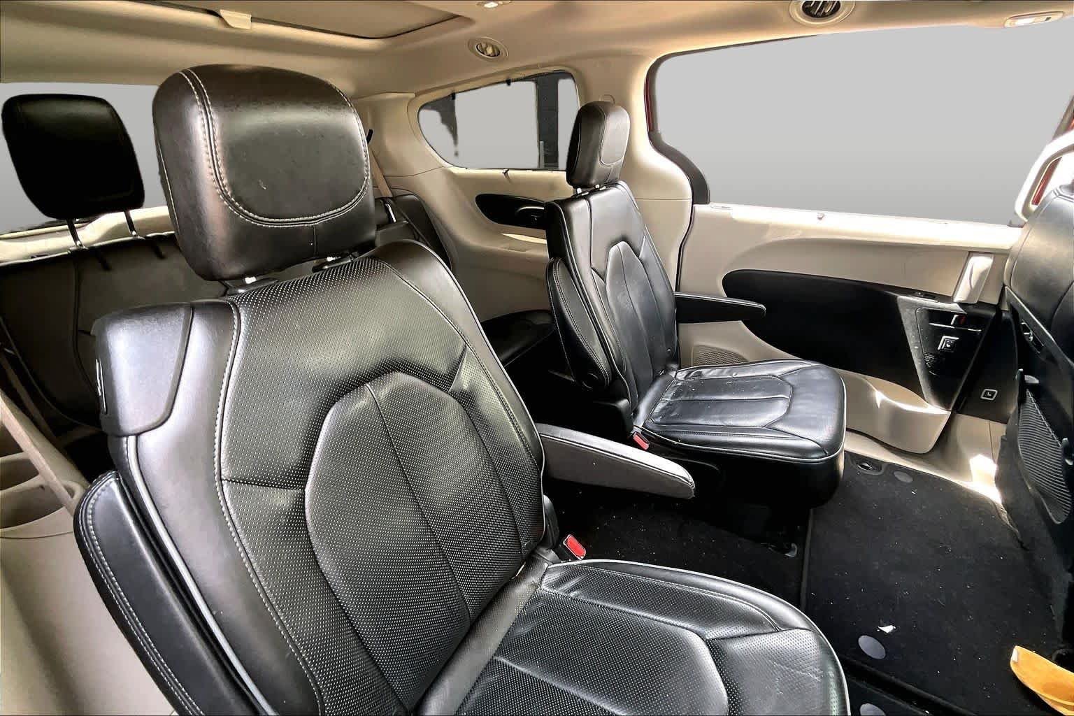 Used 2018 Velvet Red Pearlcoat Chrysler Limited image 19