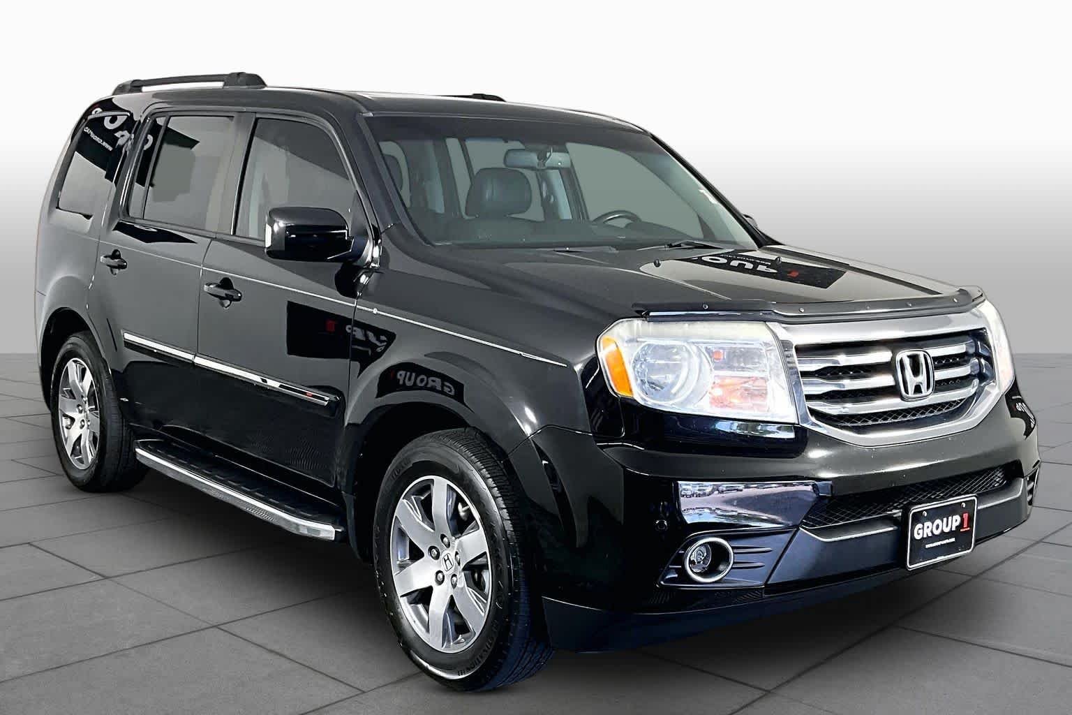 Used 2015 Crystal Black Pearl Honda Touring image 3