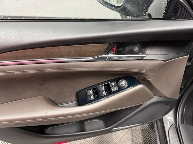 Certified Used 2018 Machine Gray Metallic Mazda Signature image 15
