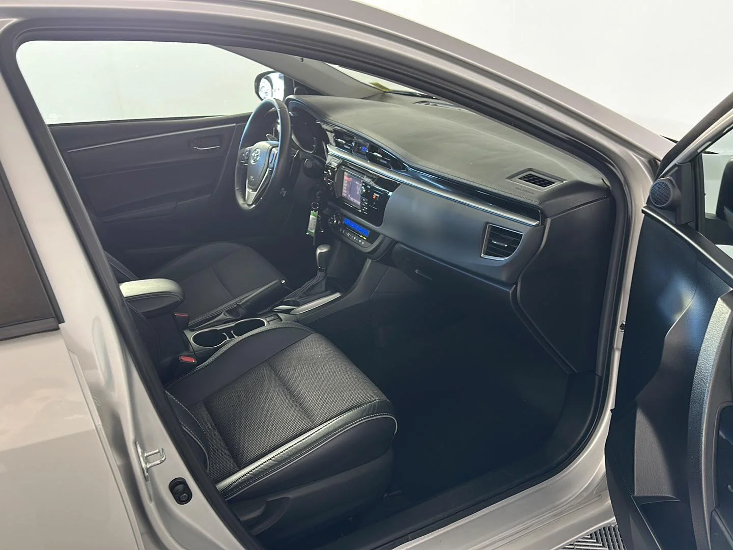 Used 2015 Classic Silver Metallic Toyota S Plus image 21