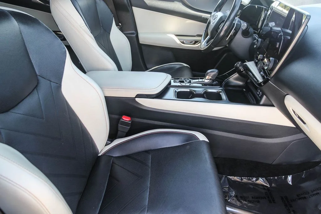 Certified Used 2024 NORI GREEN PEARL Lexus 450h+ Luxury image 18