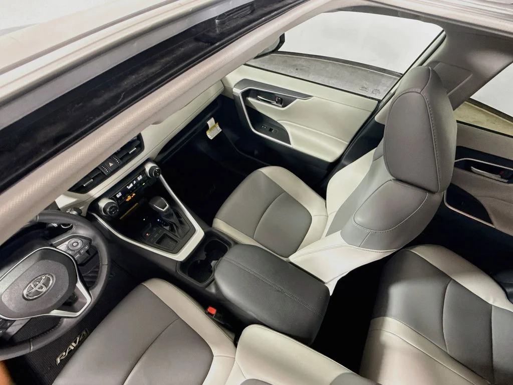 Certified Used 2019 Silver Sky Metallic Toyota XLE Premium image 20