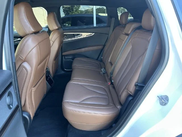 Used 2023 White Lincoln Reserve image 23