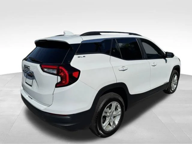 Used 2023 White GMC SLE image 8