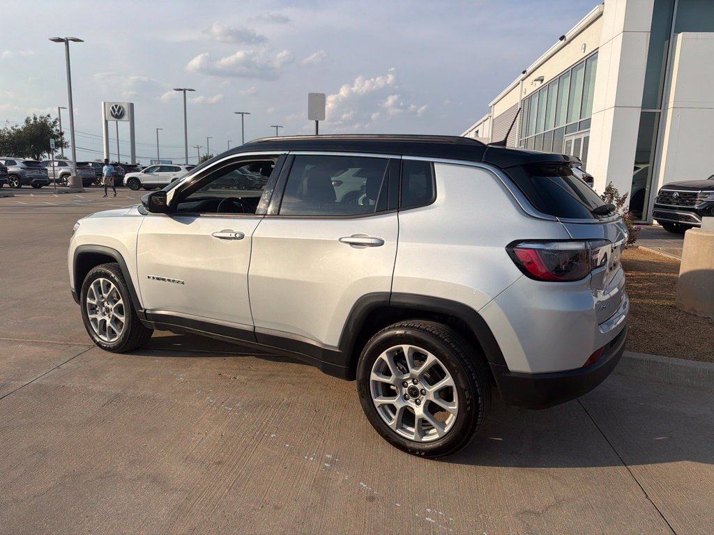 Used 2025 Silver Zynith Metallic Clearcoat Jeep Limited image 7