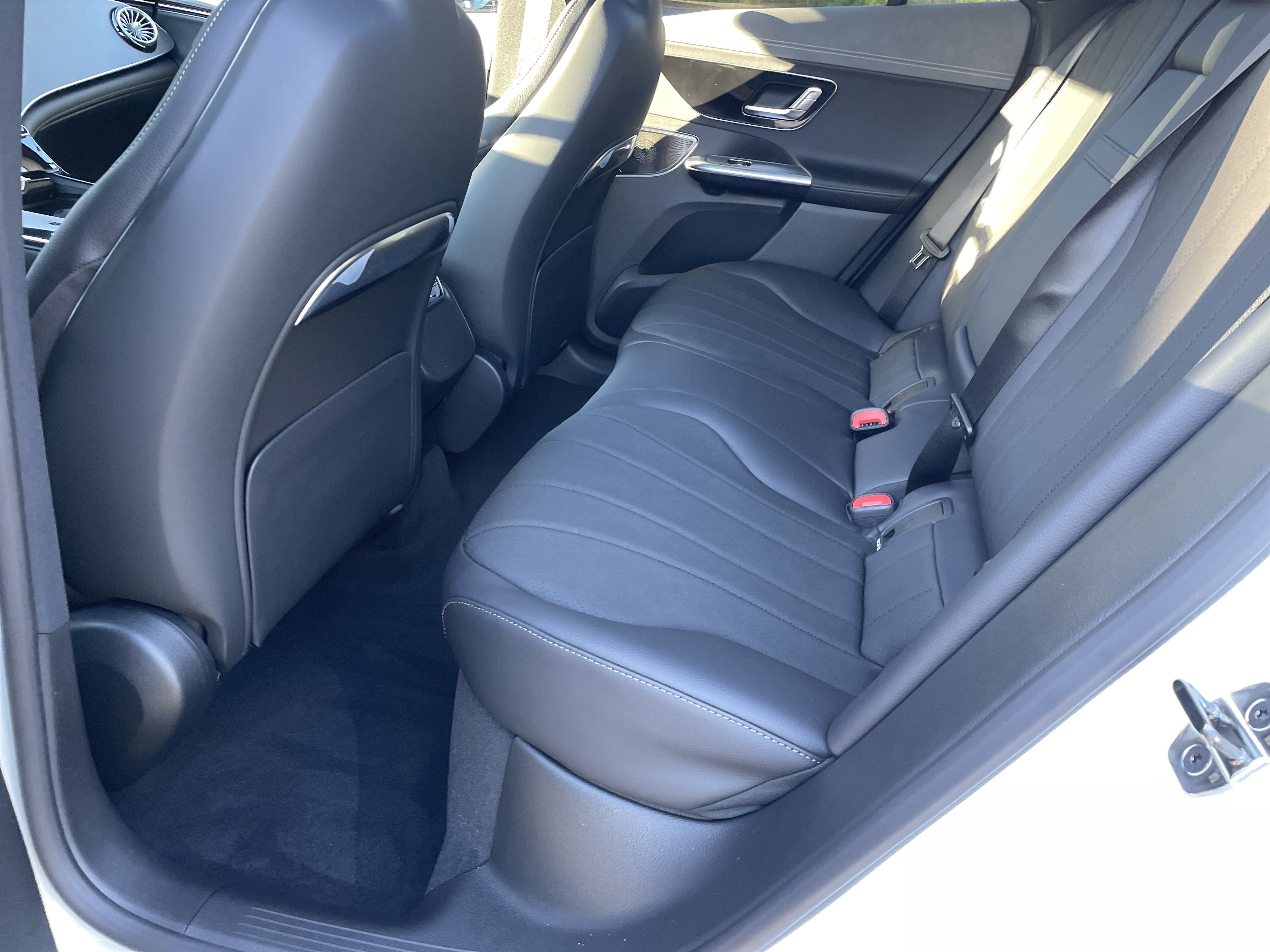 New 2026 Polar White Mercedes-Benz EQE 320 4MATIC® SUV image 34