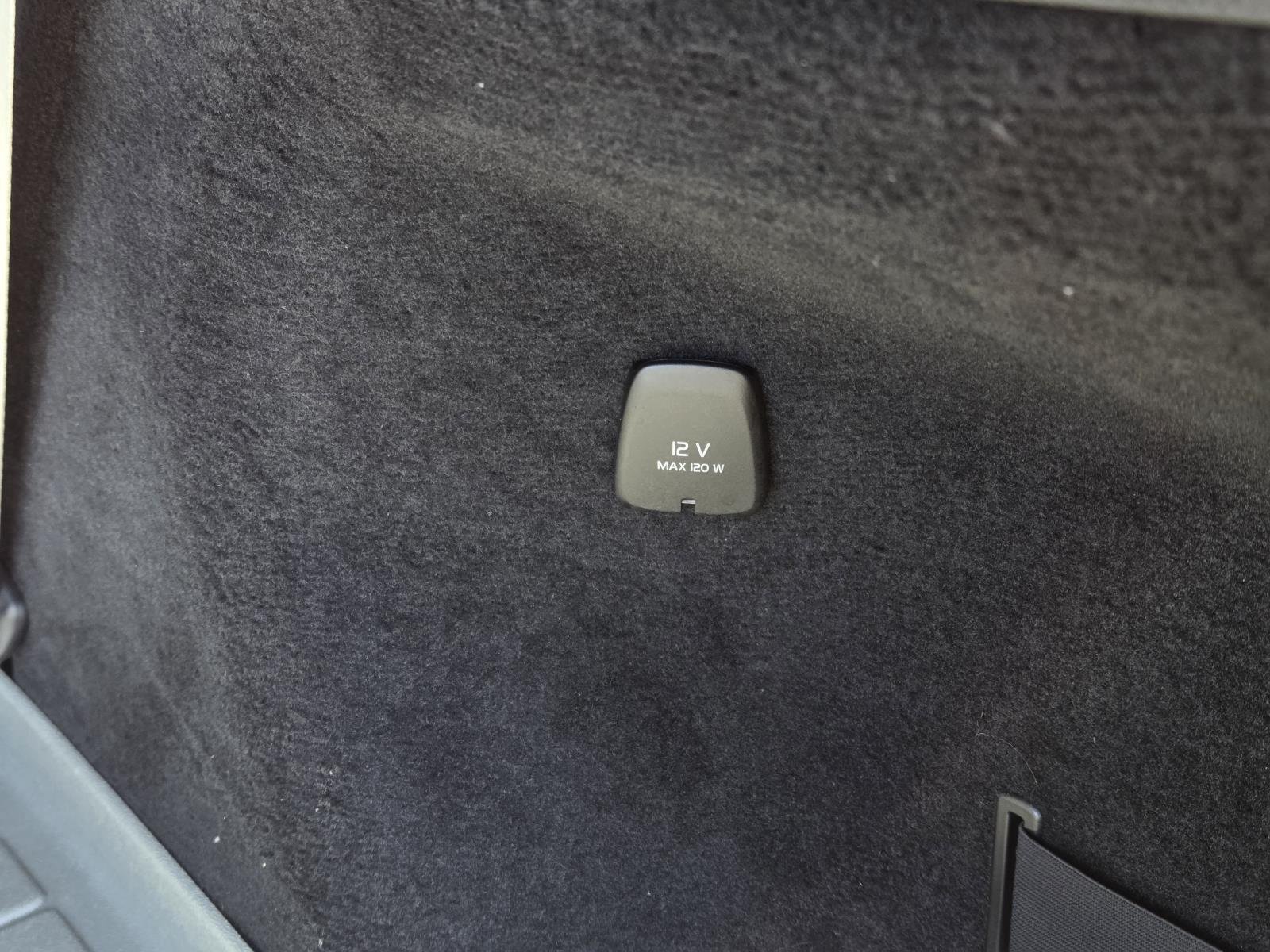 Used 2020  Volvo Inscription image 13