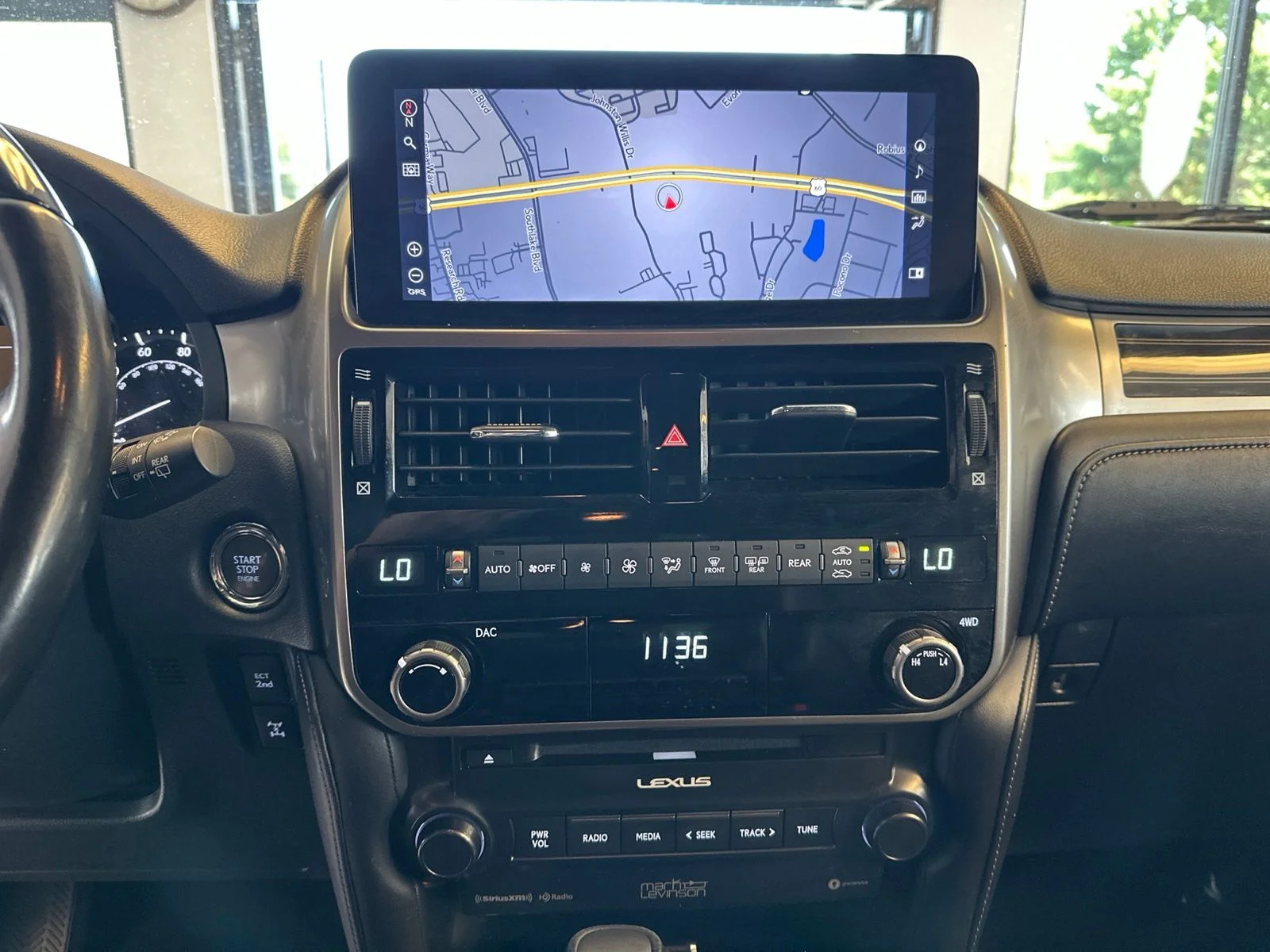 Used 2022  Lexus 460 image 5