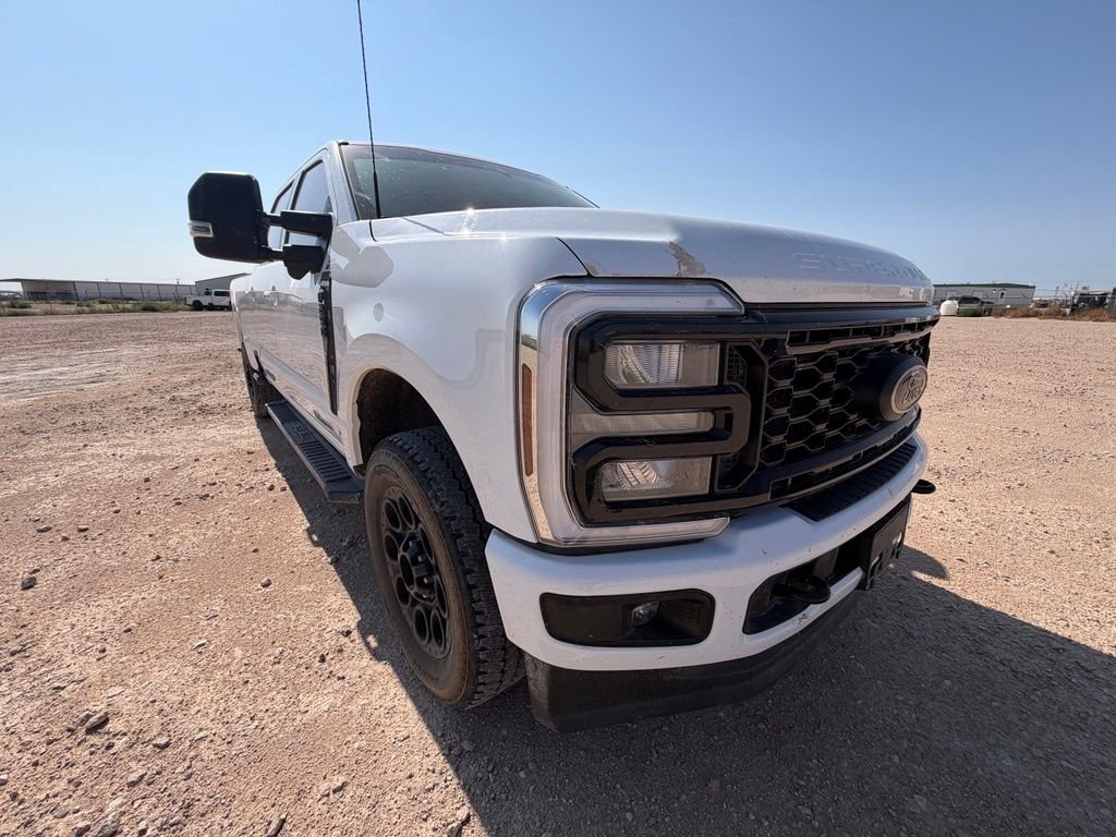 Used 2025 Oxford White Ford XLT image 3