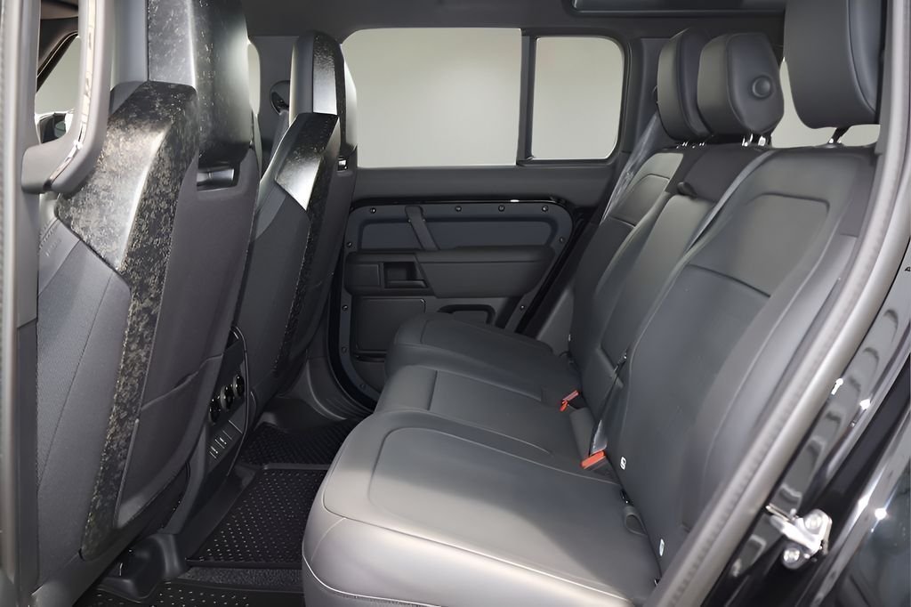 New 2026 Narvik Black LAND ROVER  image 12