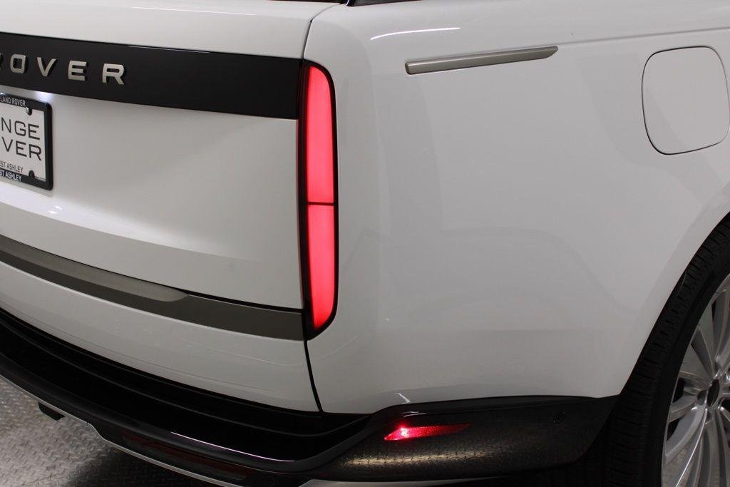 New 2026 Fuji White Land Rover SE image 12