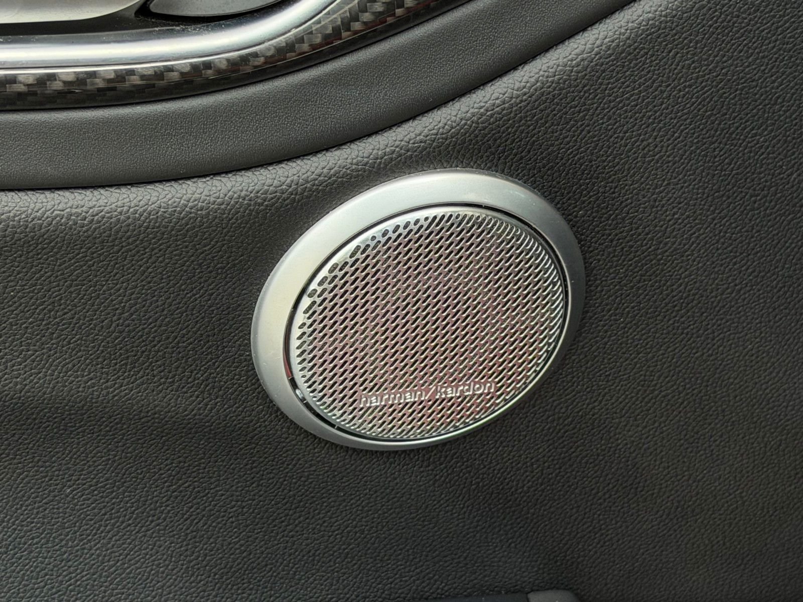 Used 2017  Alfa Romeo Quadrifoglio image 7
