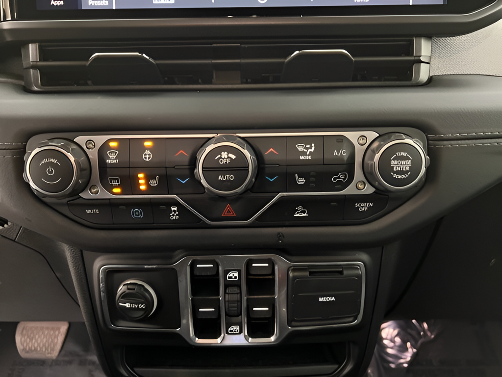 Used 2025 Crystal Metallic Jeep Sahara 4xe image 35