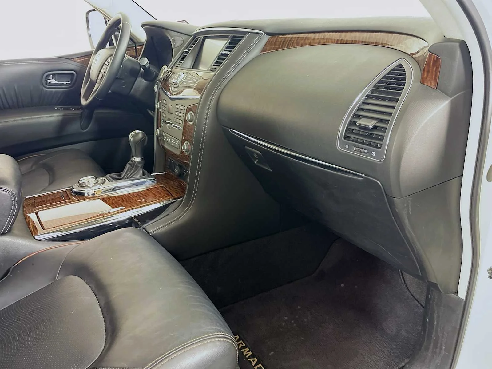 Used 2019 Pearl White Tricoat Nissan SL image 30