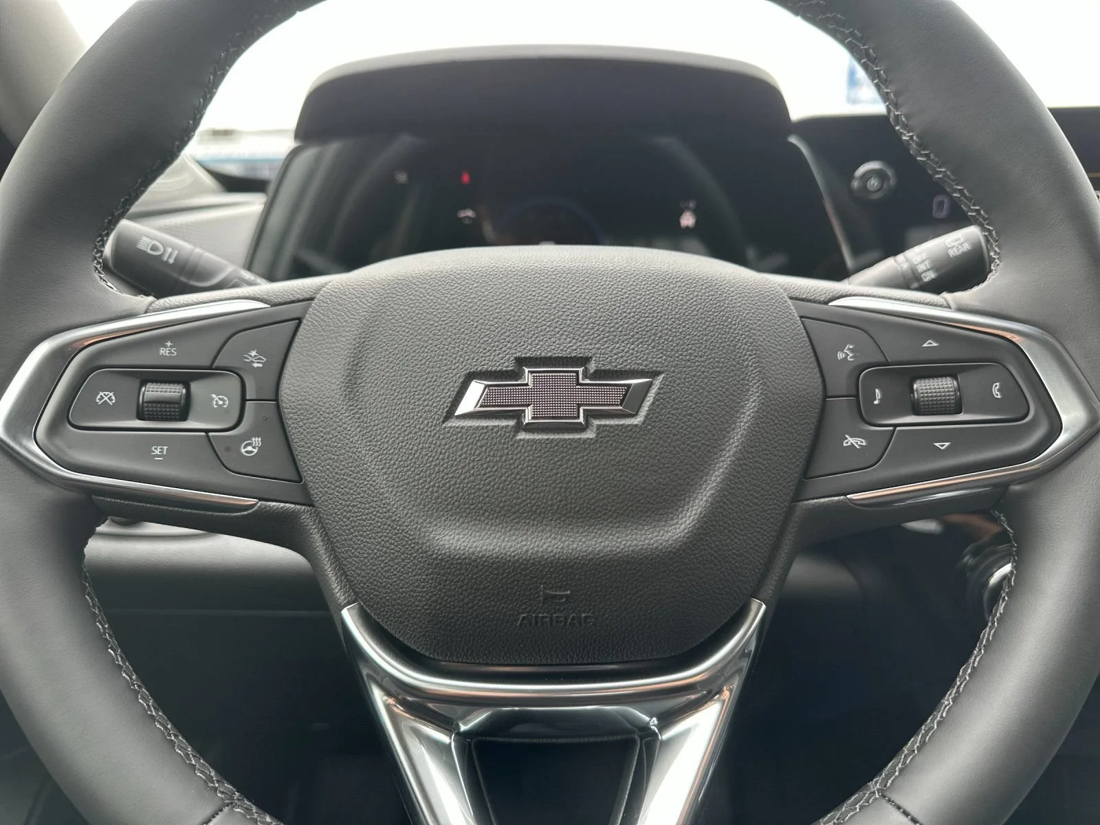New 2026 Summit White Chevrolet ACTIV image 23