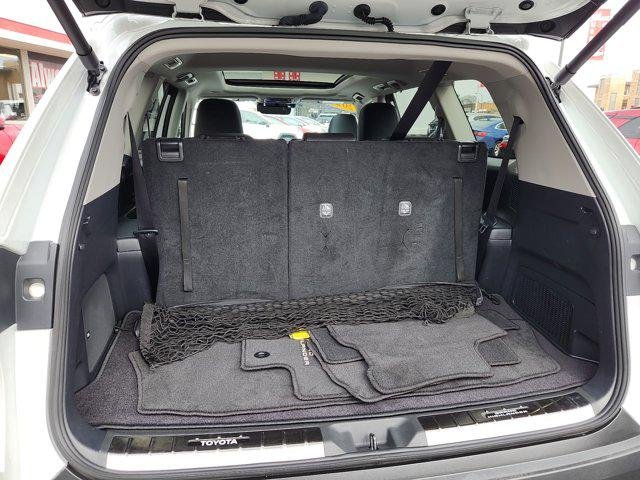 Certified Used 2024 WIND CHILL PEARL Toyota  image 31