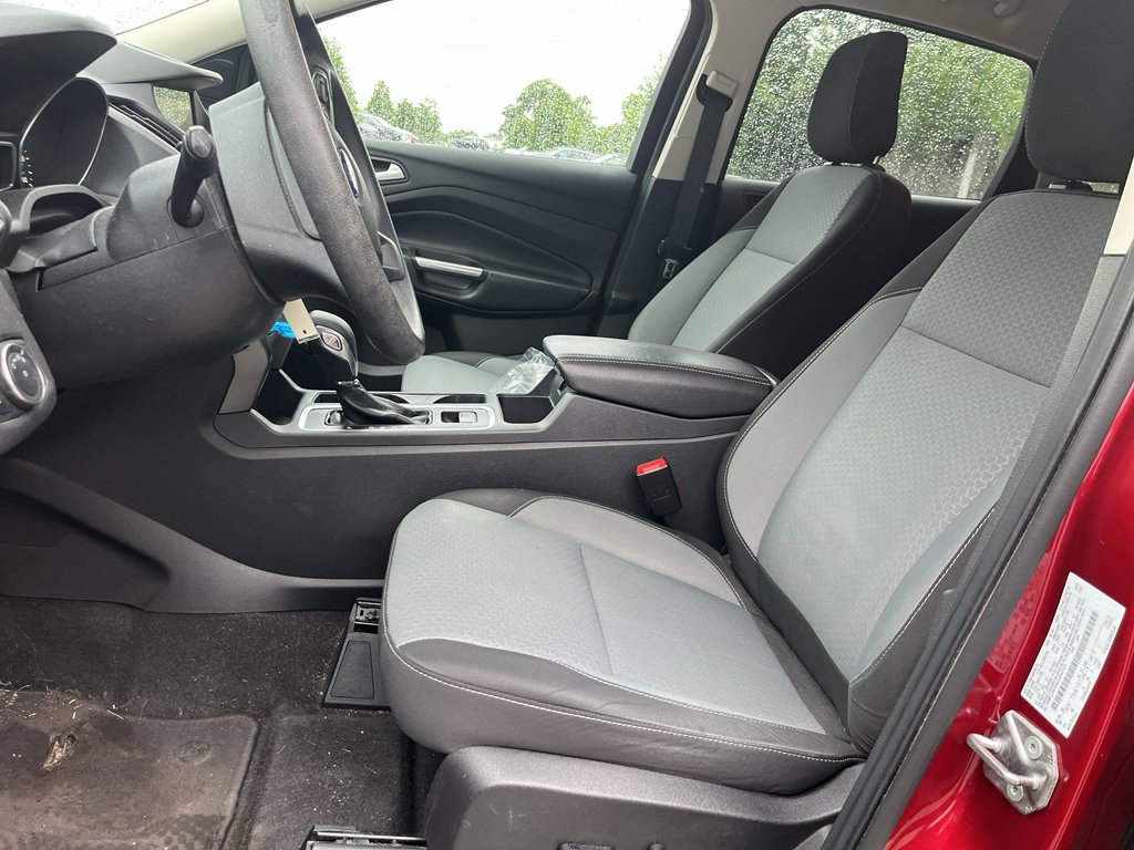 Used 2018 RUBY RED METALLIC TINTED CC Ford SE image 2
