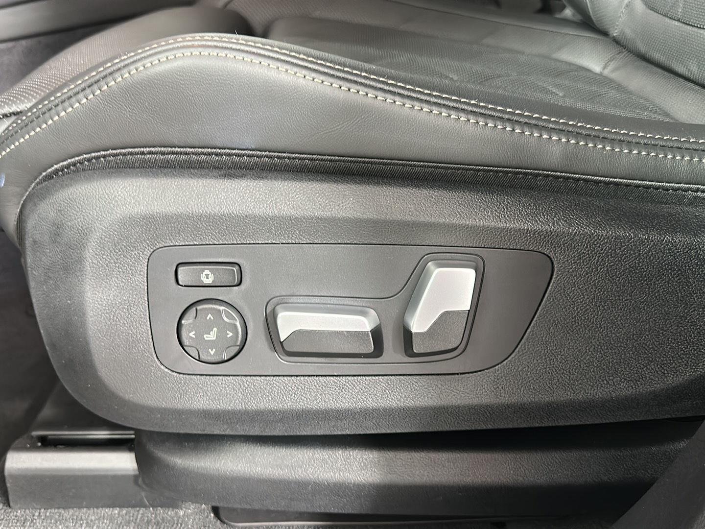 New 2026 Alpine White BMW xDrive50e image 10