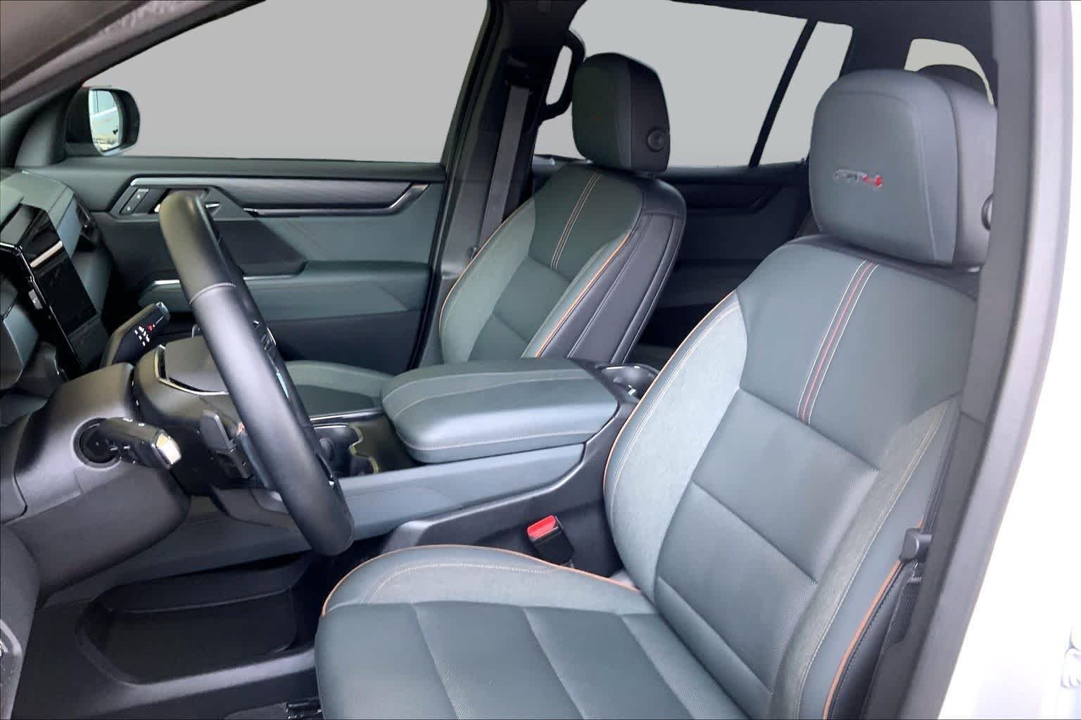 Used 2025 White Frost Tricoat GMC AWD AT4 image 7