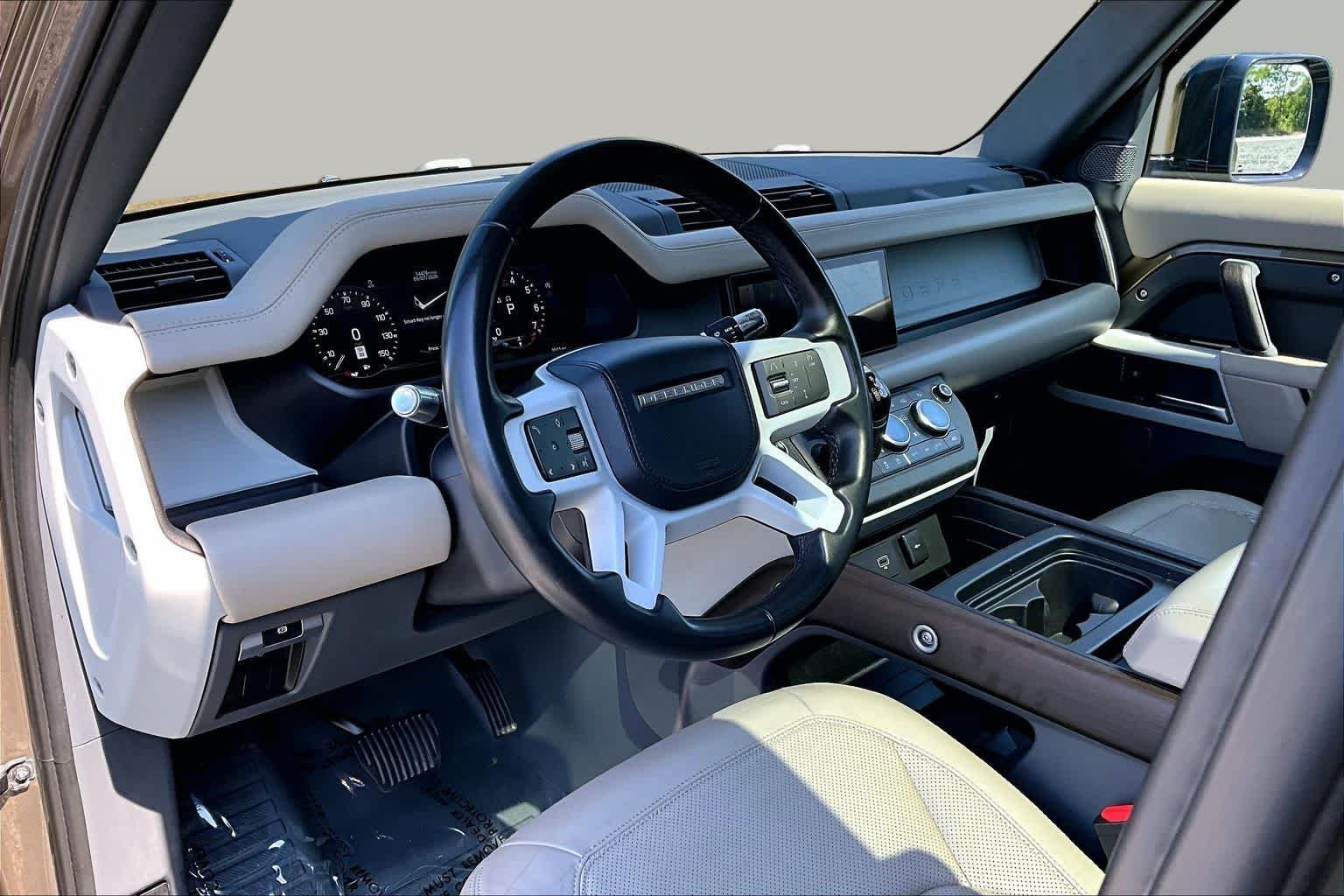 Used 2020 Gondwana Stone Metallic Land Rover HSE image 18