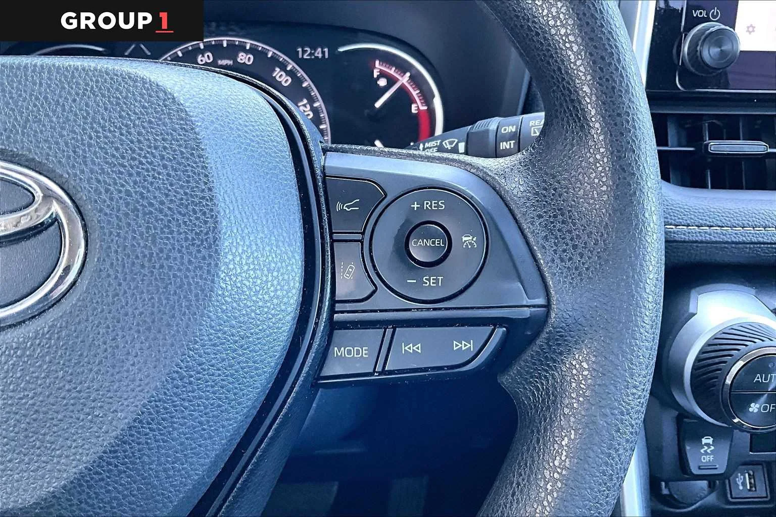 Used 2025 Ice Cap Toyota XLE image 25