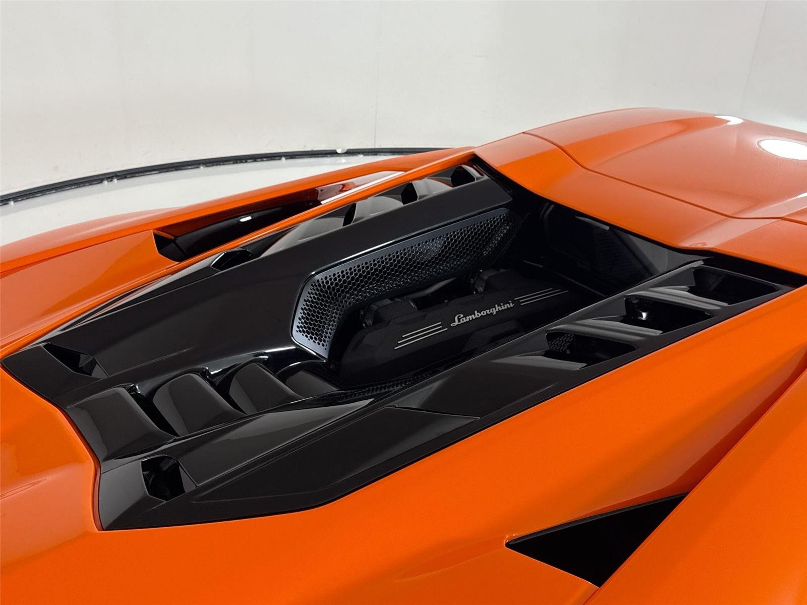 Used 2024 Arancio Apodis Metallic Lamborghini  image 39
