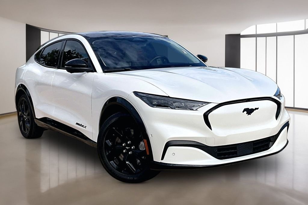 Used 2023 White Ford Premium image 11