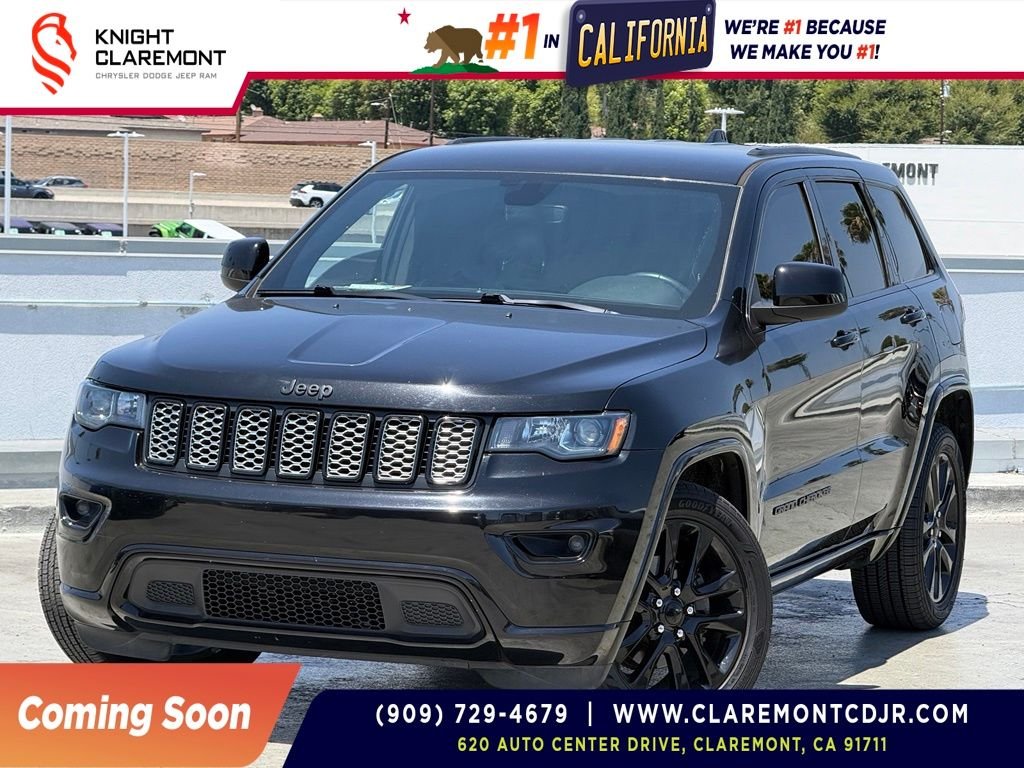 Used 2019 Diamond Black Crystal Pearlcoat Jeep Altitude image 1