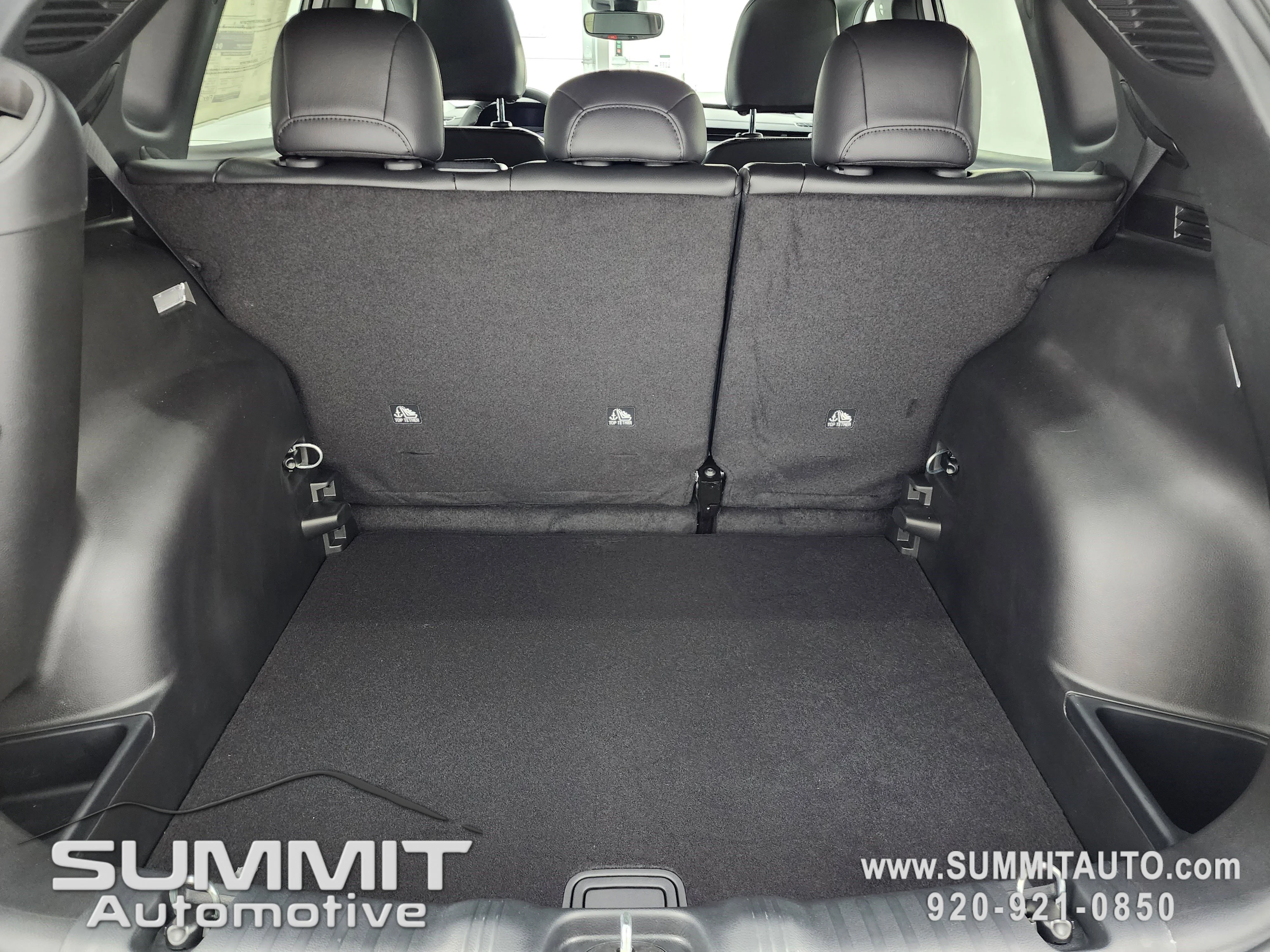 New 2026 Bright White Clearcoat Jeep Latitude image 30