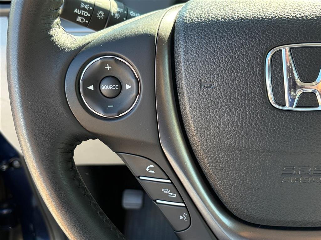 Used 2017 Obsidian Blue Pearl Bs Honda RTL image 17