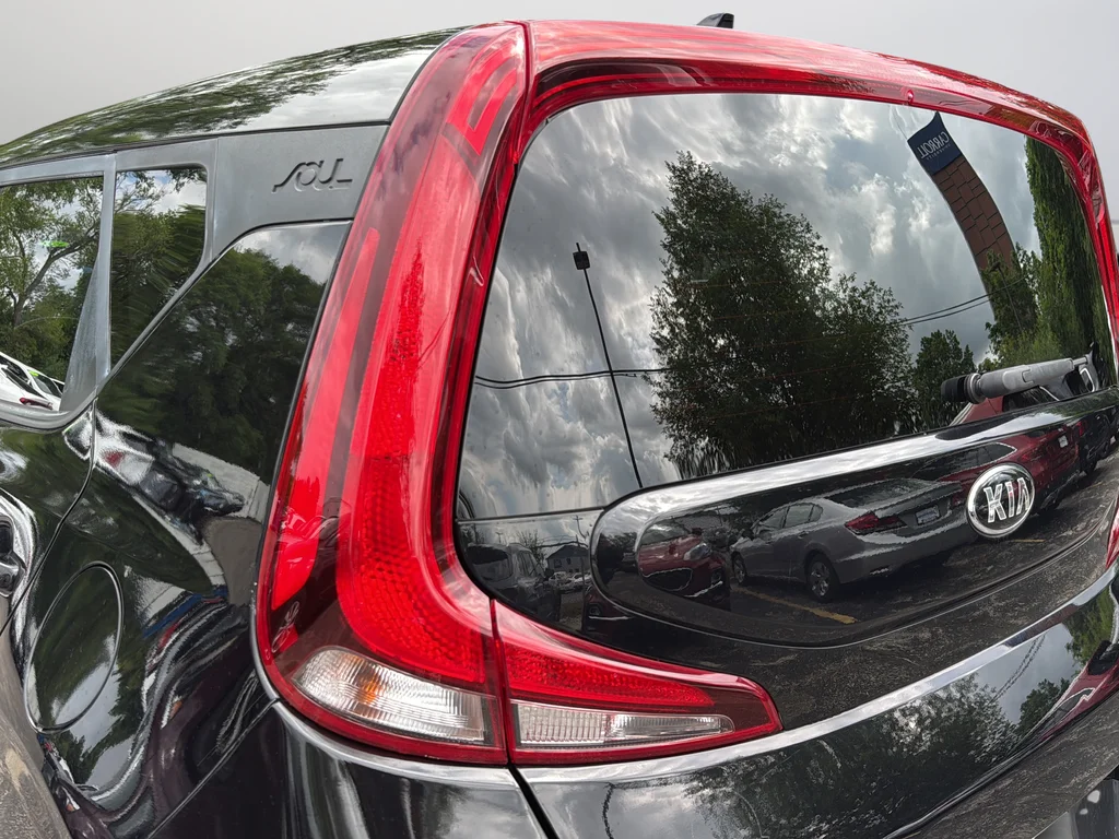 Used 2021 Black Kia S image 13
