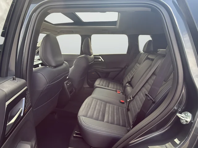 New 2026 Gray Mitsubishi SE image 27