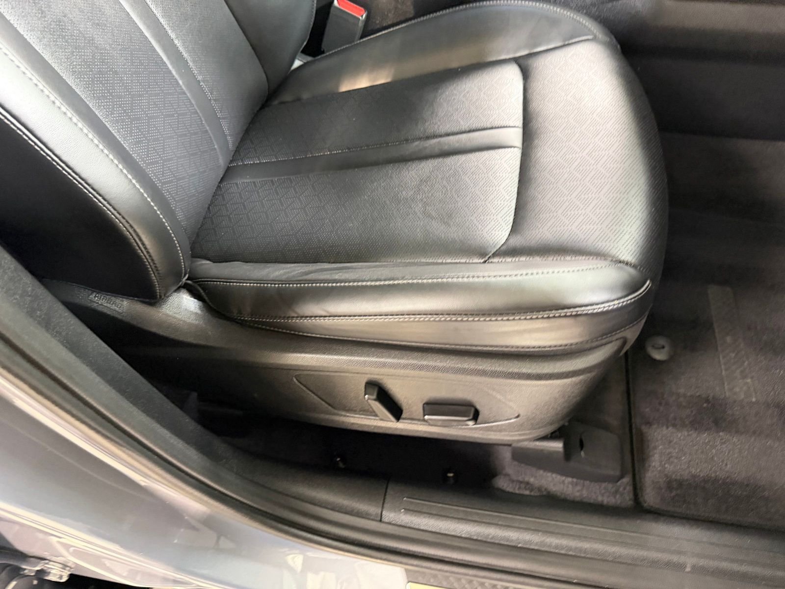 Used 2023 Silver Kia SX image 47