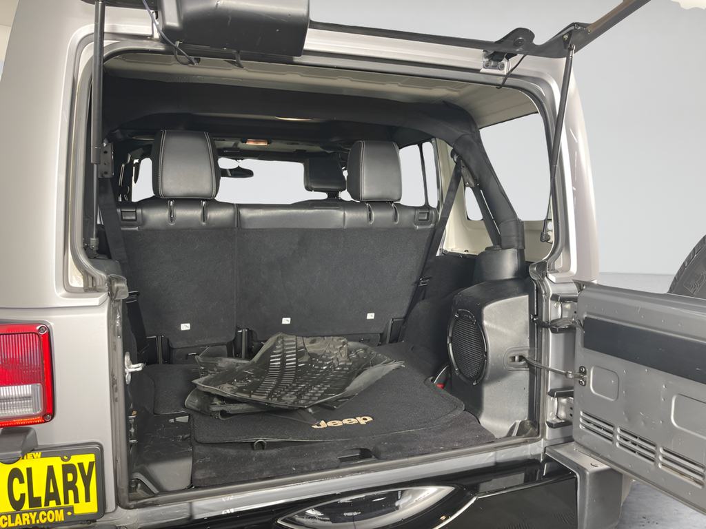 2014 Jeep Wrangler Unlimited Sahara - Photo 21