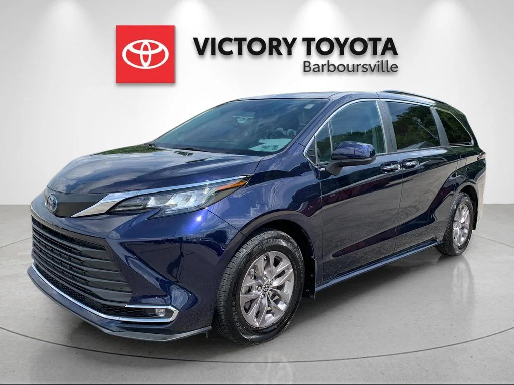 Used 2023  Toyota XLE image 1