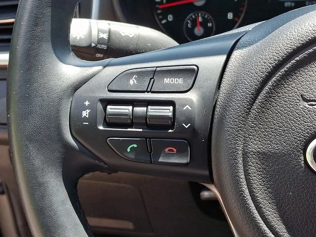 Used 2016 Silver Kia LX image 21
