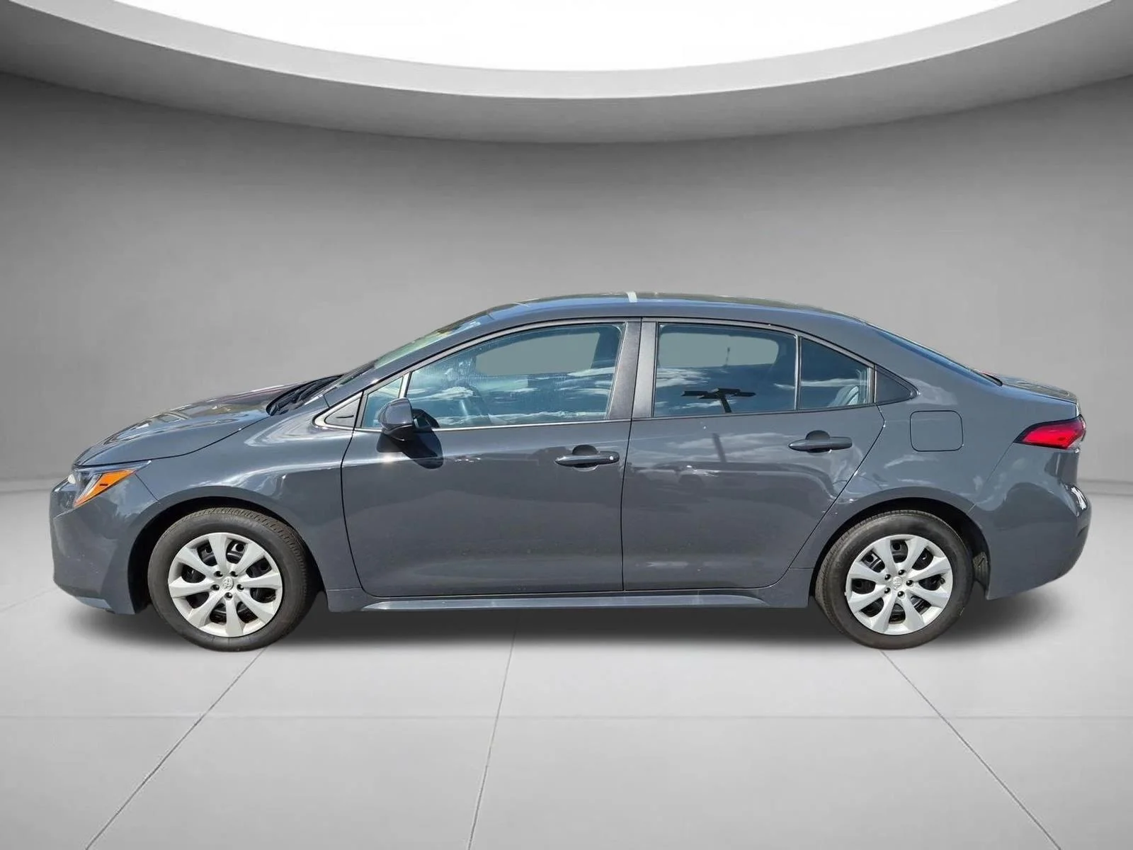 Used 2025 Underground Toyota LE image 2