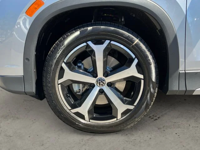 2025 Volkswagen Tiguan SE - Photo 14