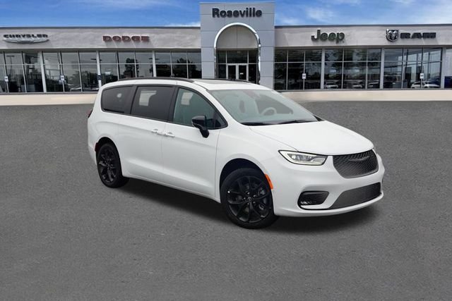 New 2026 Bright White Clear-Coat Exterior Paint Chrysler Limited image 1