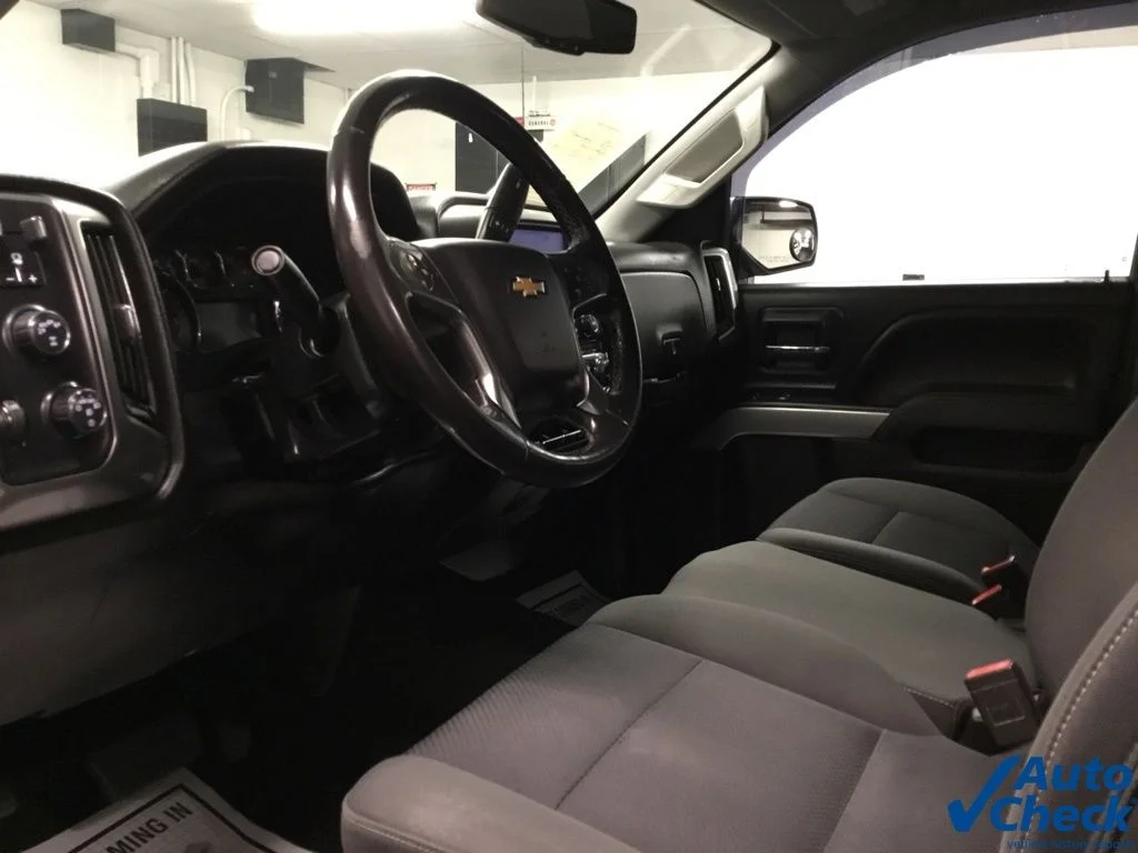 Used 2018 Silver Chevrolet LT image 28