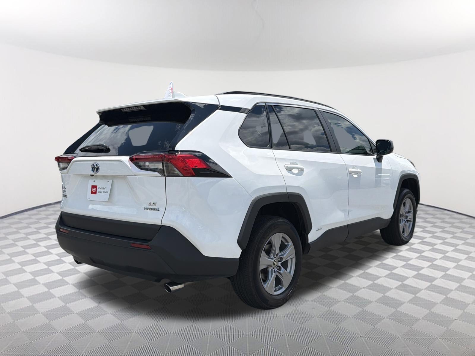 Certified Used 2023 Wind Chill Pearl Toyota LE image 17