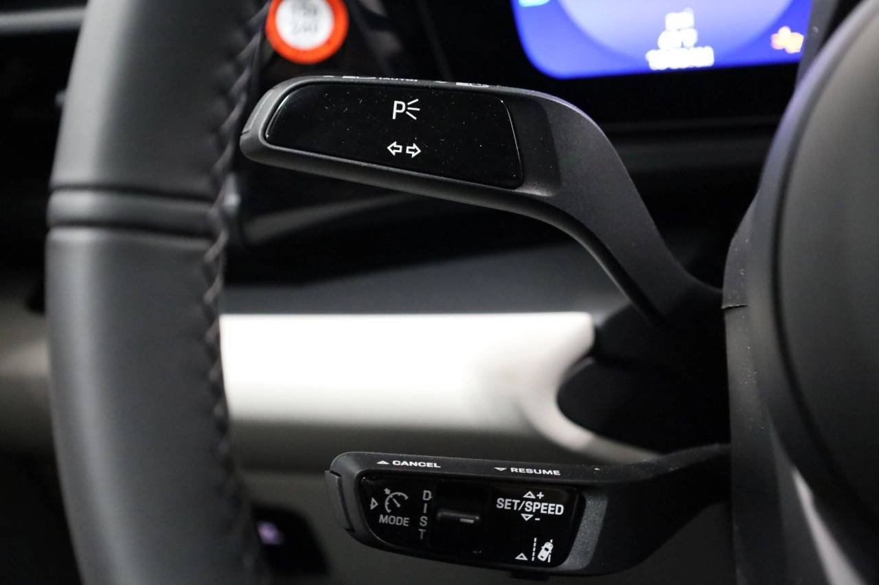 2025 Porsche Macan Turbo Electric - Photo 30