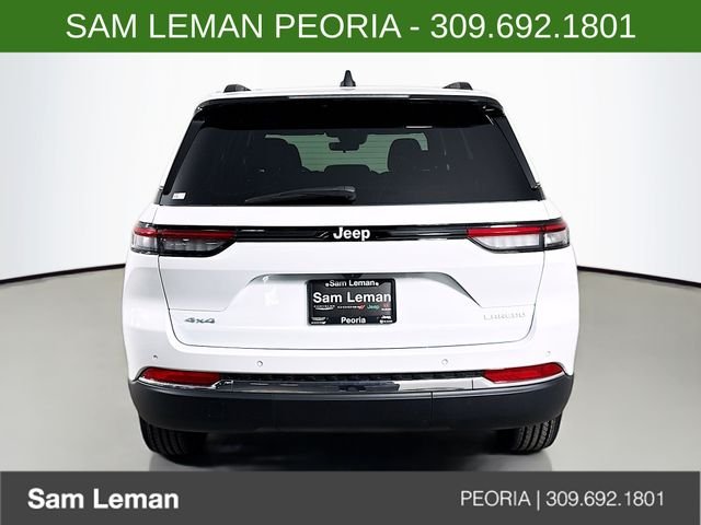 New 2025 Bright White Clear-Coat Exterior Paint Jeep Laredo image 6