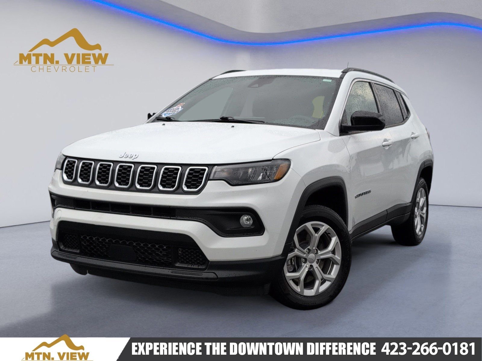 White/off-white 2024 Jeep Compass Latitude 4WD SUV / Crossover Four-Wheel Drive