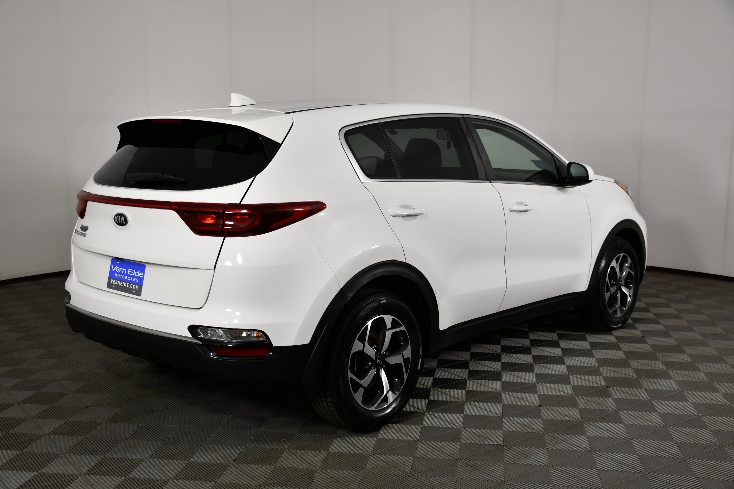 Used 2021 Clear White Kia LX image 6
