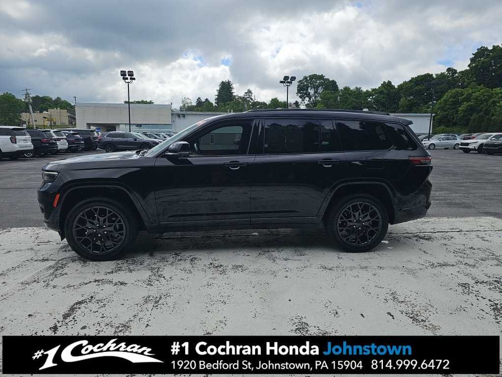 Used 2023 Diamond Black Crystal Pearlcoat Jeep Summit Reserve image 4
