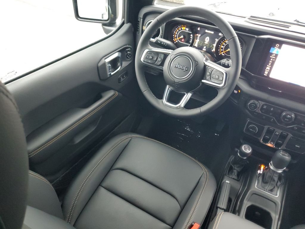 New 2026 Black Clear-Coat Exterior Paint Jeep Sahara image 15